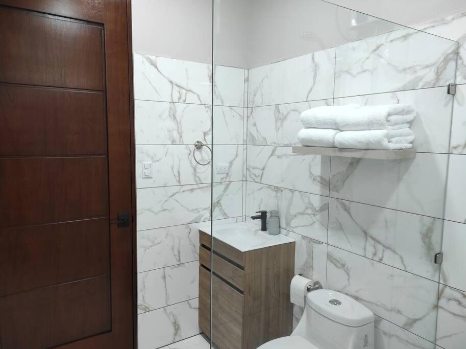 Mandy Loft -40mb Wifi -8 Miles From La Fortuna San Ramon (Alajuela)