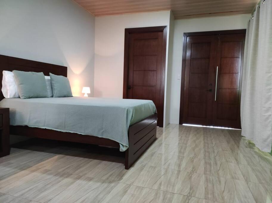 Mandy Loft -40mb Wifi -8 Miles From La Fortuna *